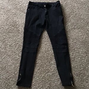 Black‎ zipper skinny stretch moto jean, size medium